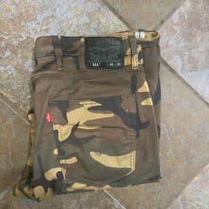 Levi’s 511 camo